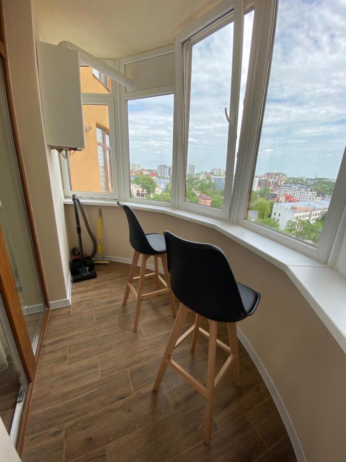 Apartment нові по вулиці роксолани16 *