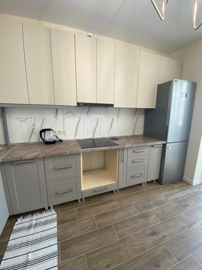 Apartment нові по вулиці роксолани16 *